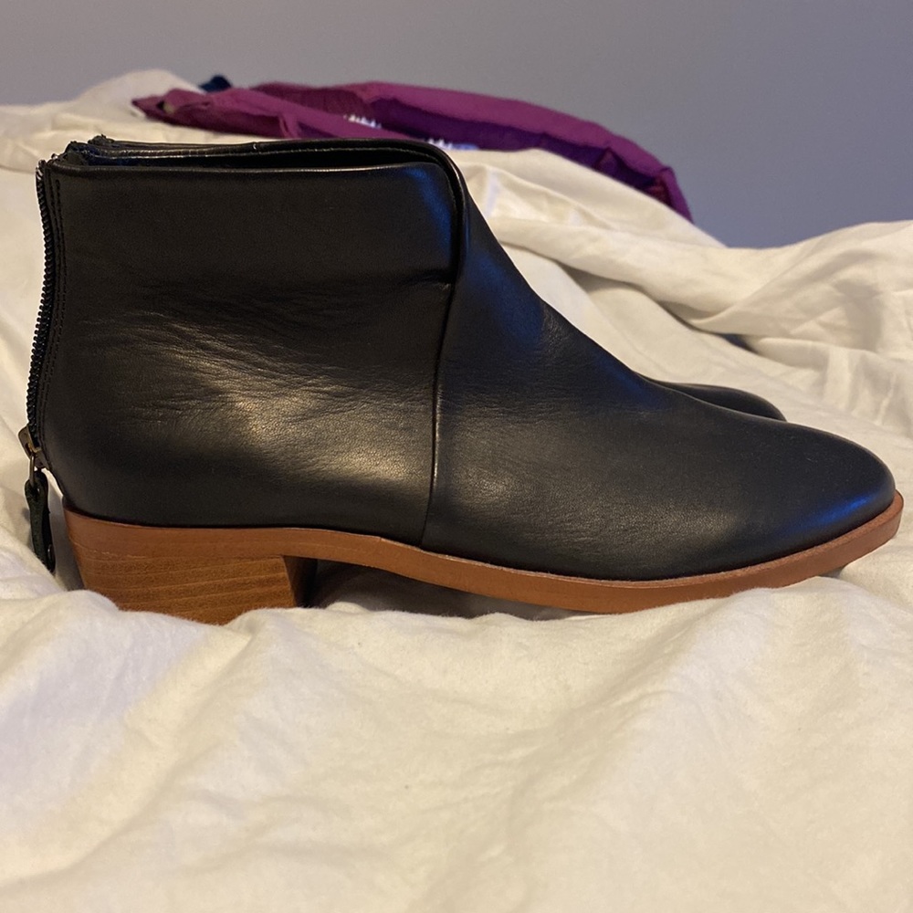 Soludos black leather boots